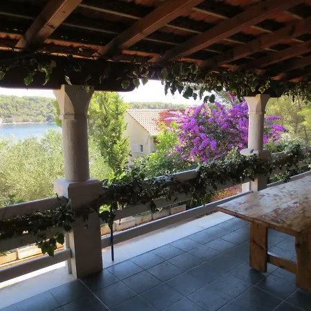 Charming Few Steps From Beach Daire