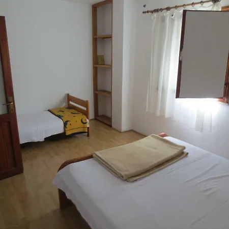 Charming Few Steps From Beach Daire